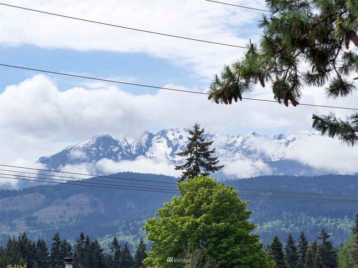 Property Photo: 915 W 11th Street WA 98363