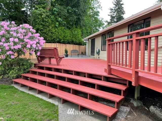 Property Photo:  814 152nd Place SW  WA 98087 