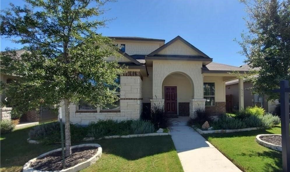 Property Photo: 524 Palmilla Street TX 78641