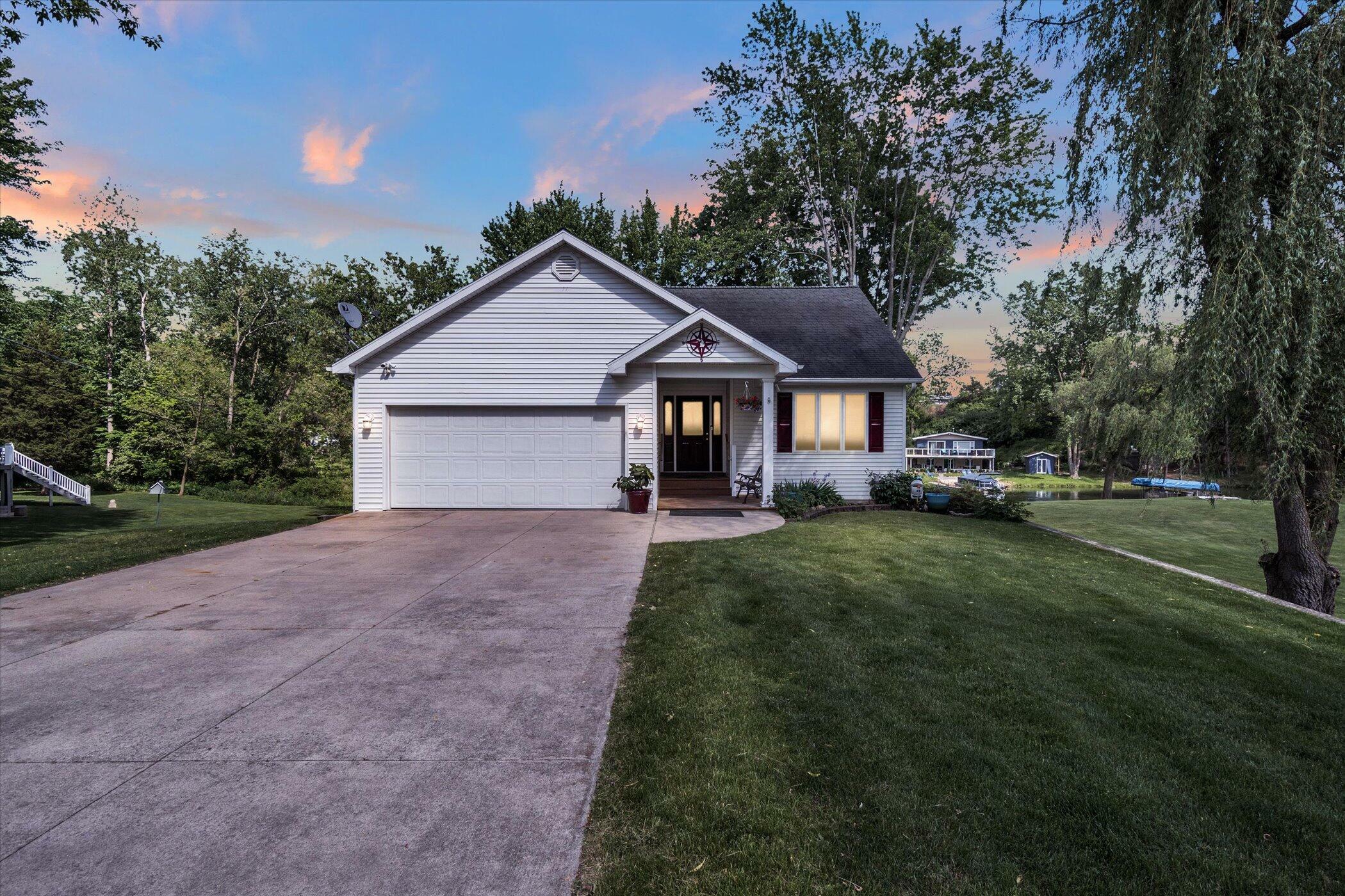 Property Photo:  11979 Greenbriar Drive  MI 49249 