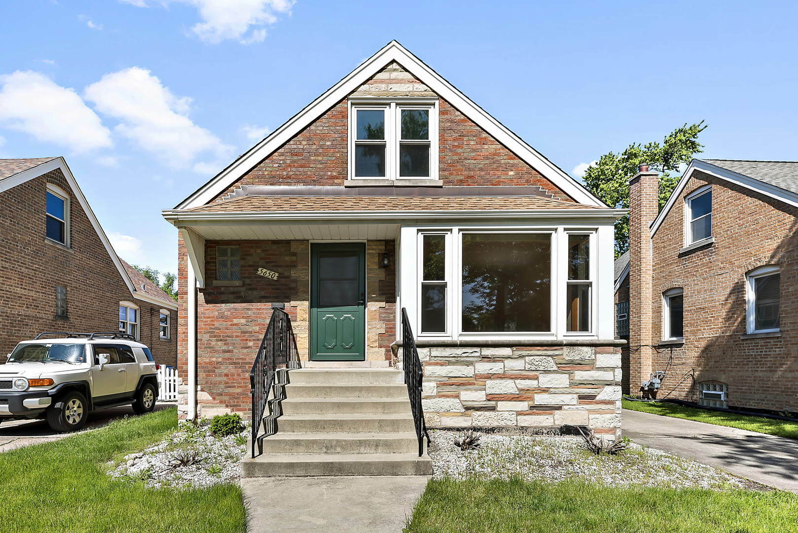 Property Photo:  5650 S Nottingham Avenue  IL 60638 