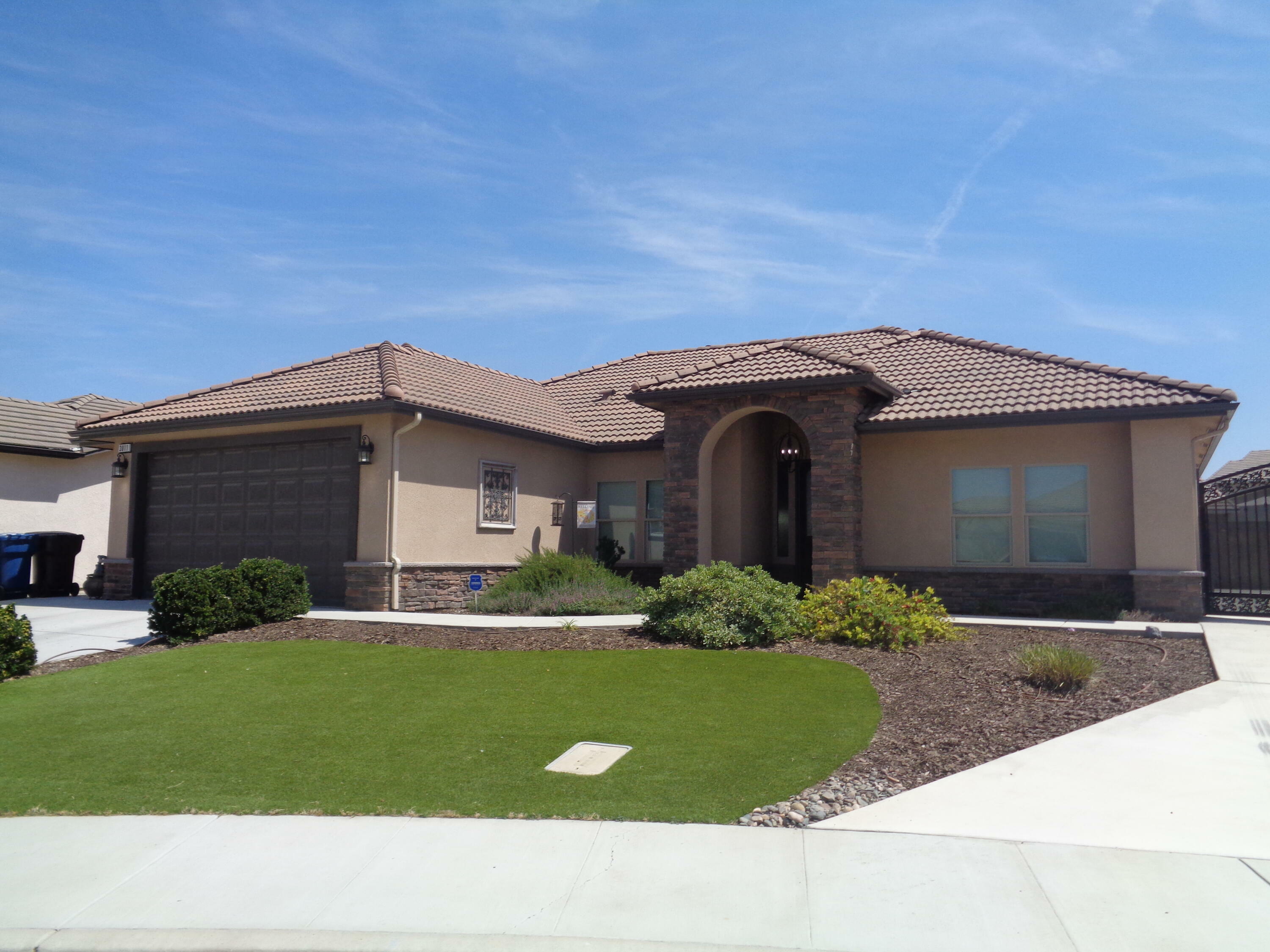 Property Photo:  3011 Windmill Court  CA 93274 