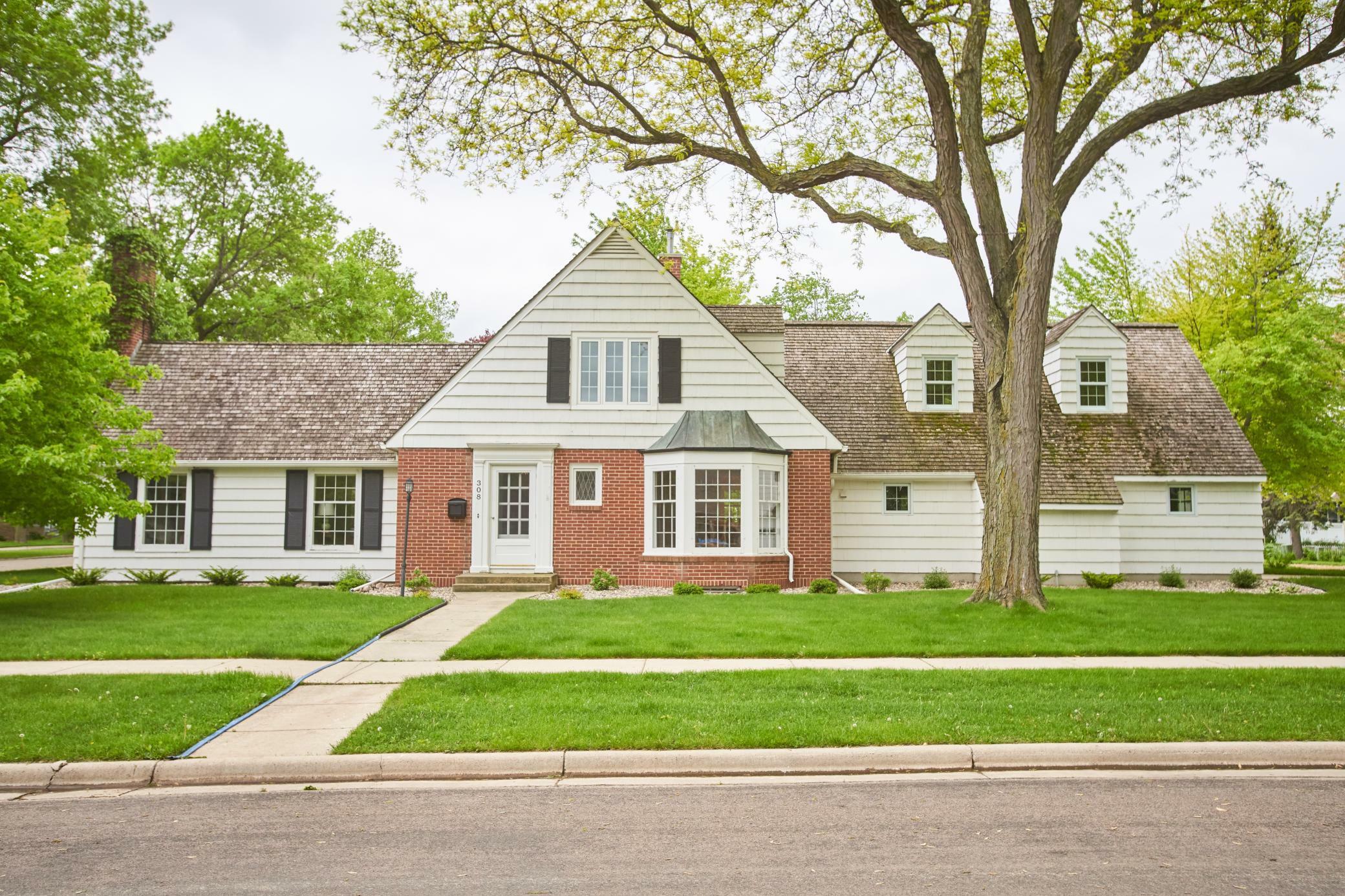 Property Photo:  308 E Marshall Street  MN 56258 