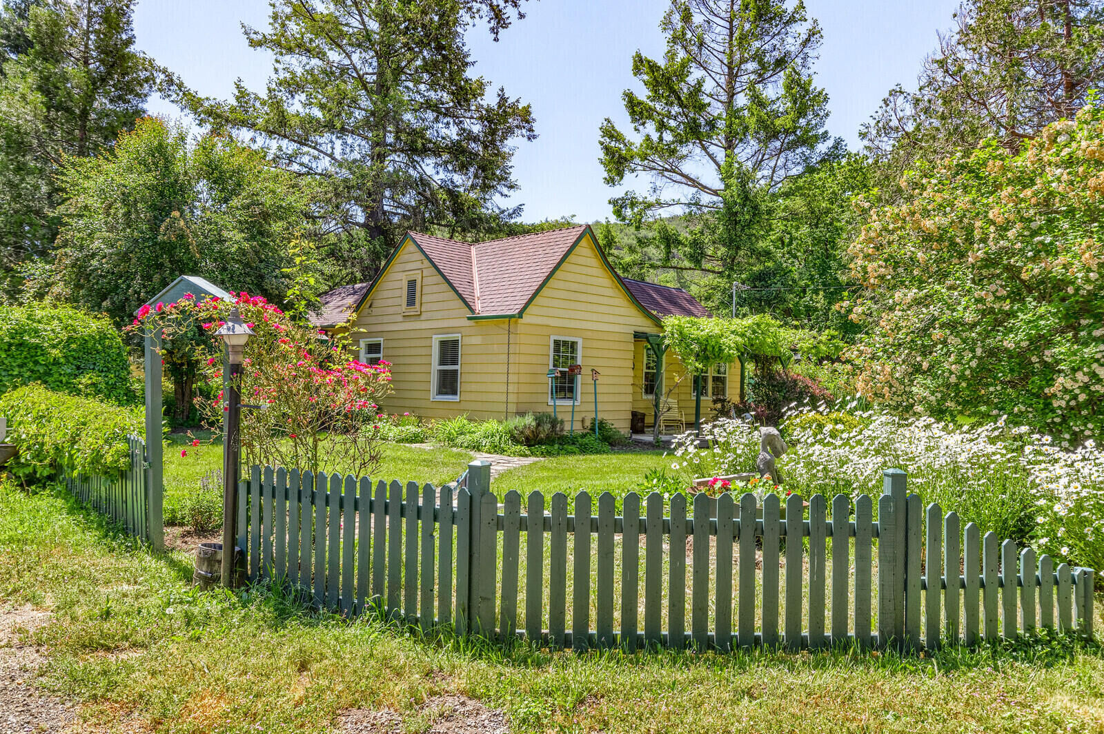 Property Photo: 2305 S Pacific Highway OR 97540