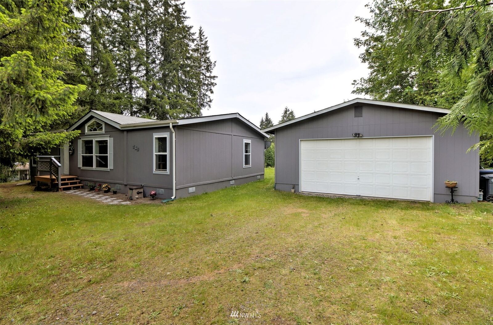 Property Photo:  131 E Wood Lane  WA 98584 