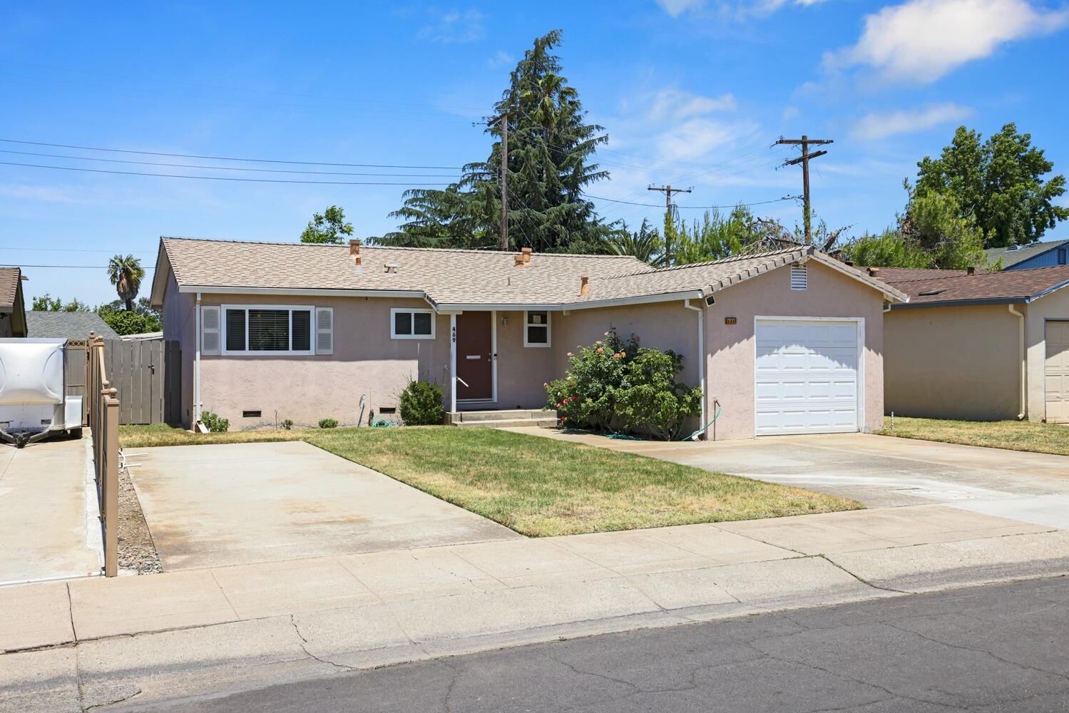 Property Photo:  469 Murray Street  CA 95240 