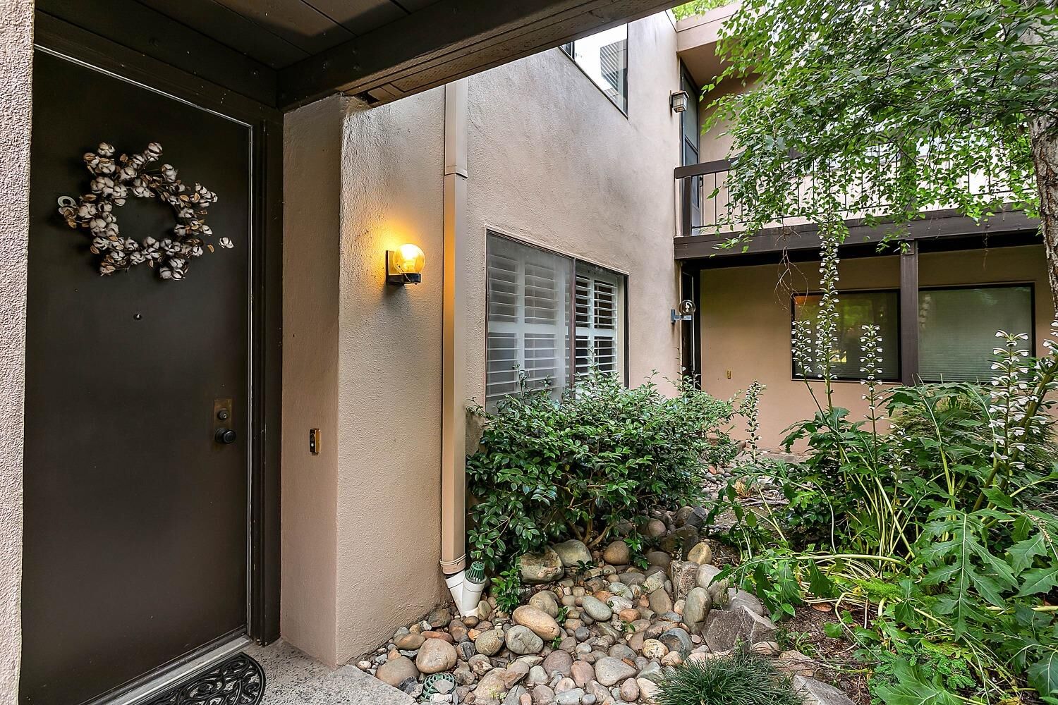 Property Photo:  863 E Woodside Lane 9  CA 95825 
