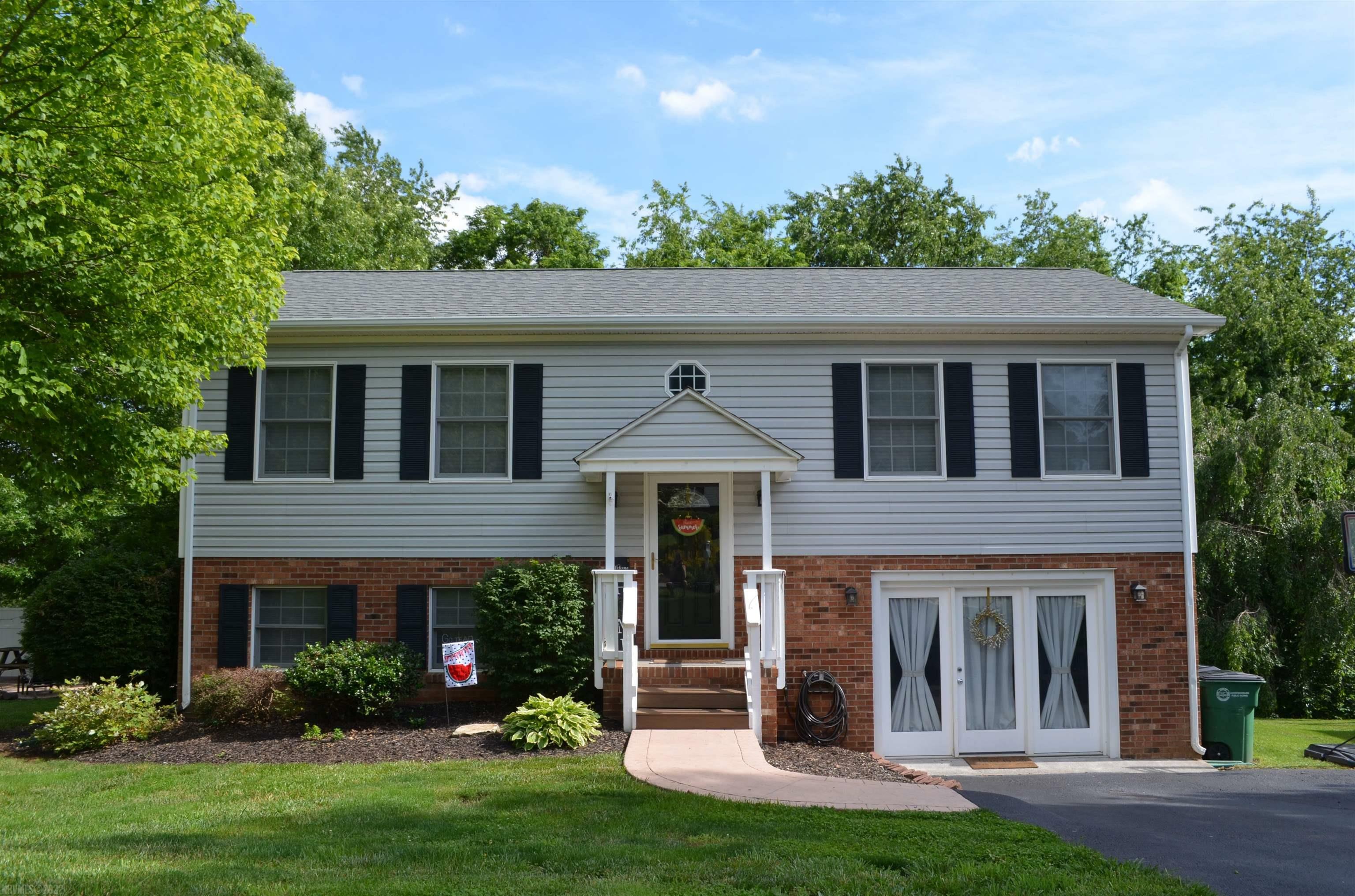 Property Photo:  610 Warren Court  VA 24073 