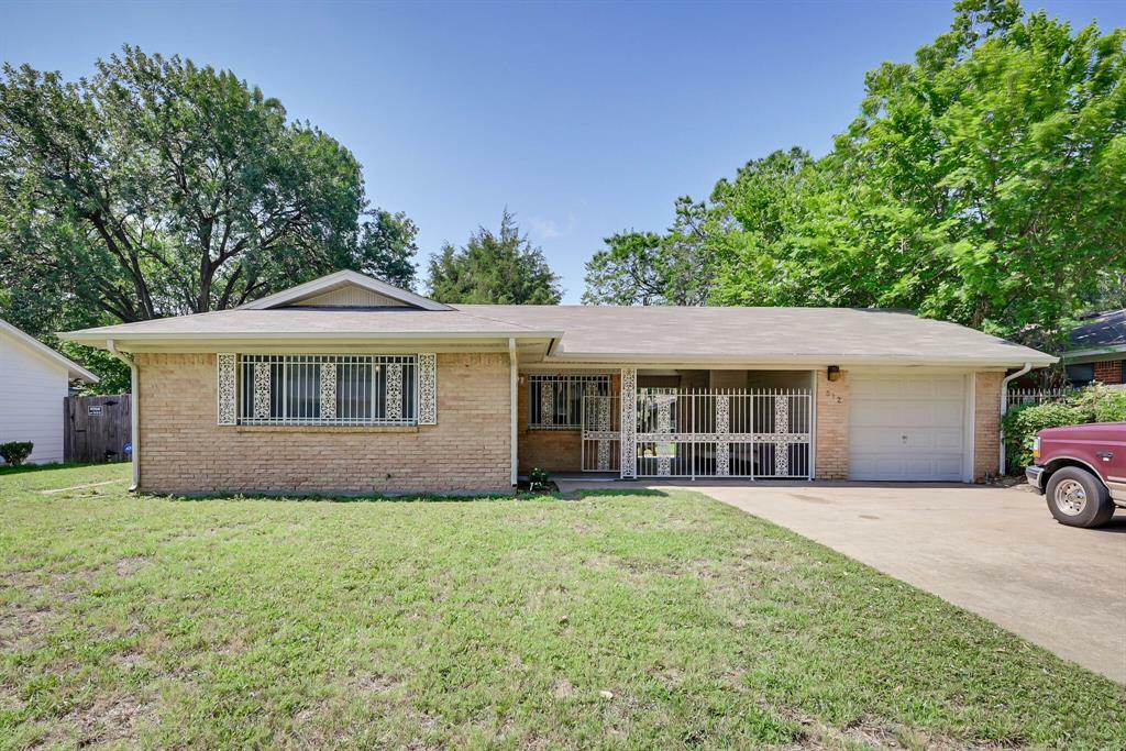 Property Photo:  512 Mashburn Lane  TX 76010 