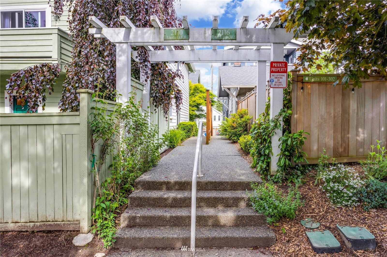 Property Photo:  2116 California Avenue SW 201  WA 98116 