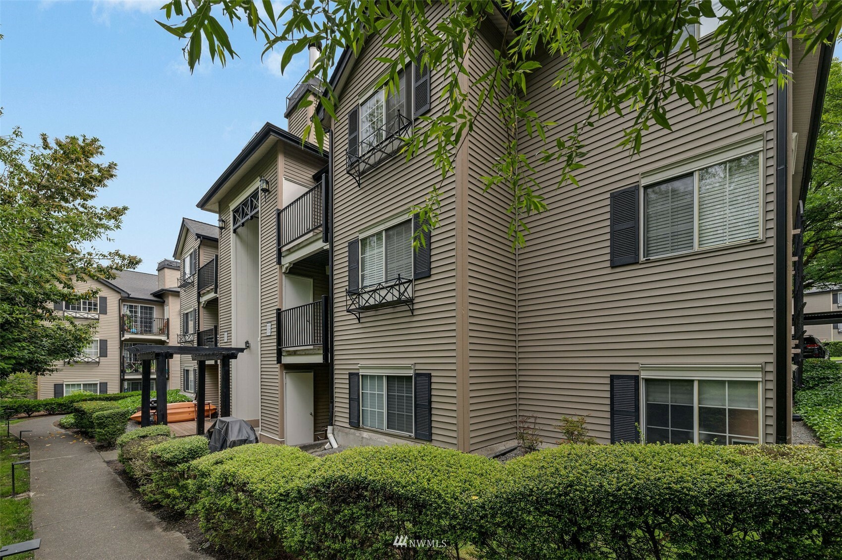 Property Photo:  215 9th Street D203  WA 98033 