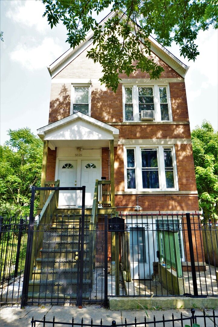 Property Photo: 5325 S Honore Street 1 IL 60609