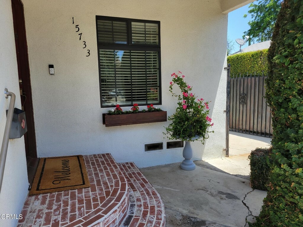 Property Photo:  15733 Leadwell Street  CA 91406 