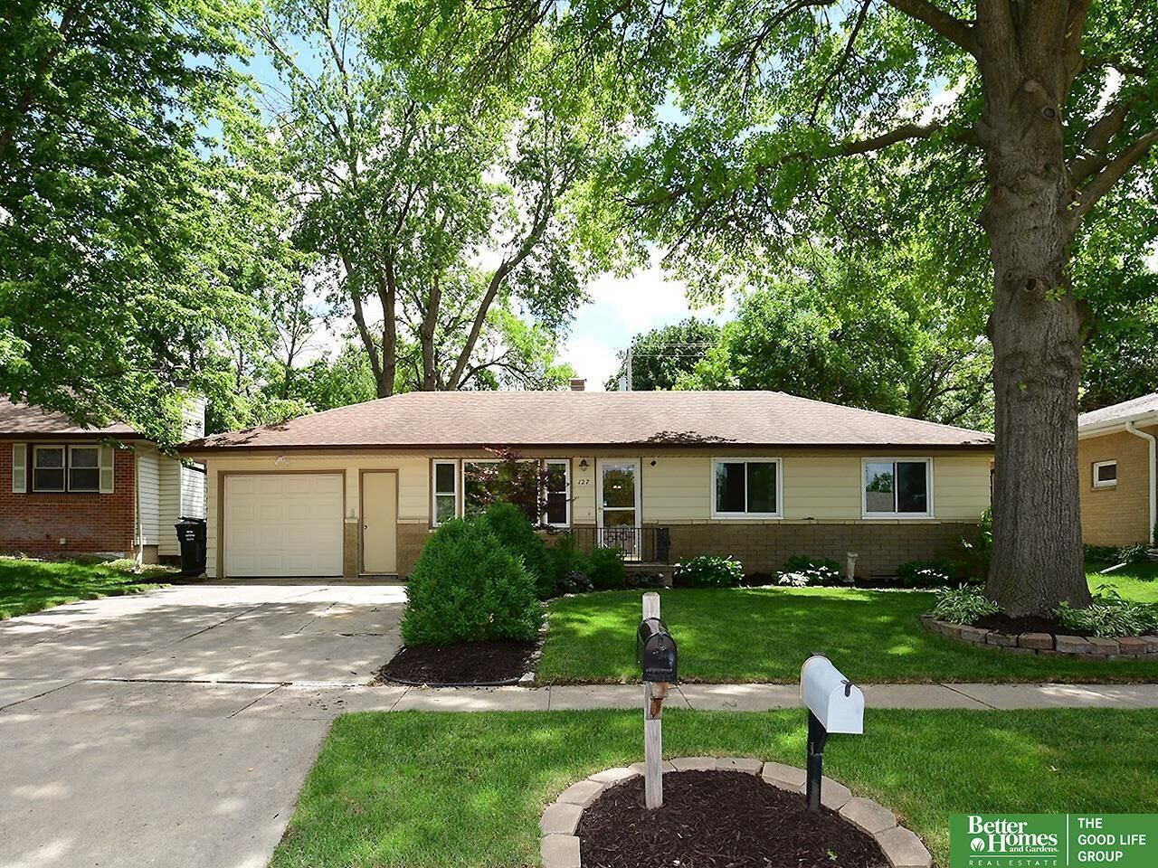 Property Photo:  127 Wesgaye  NE 68028 