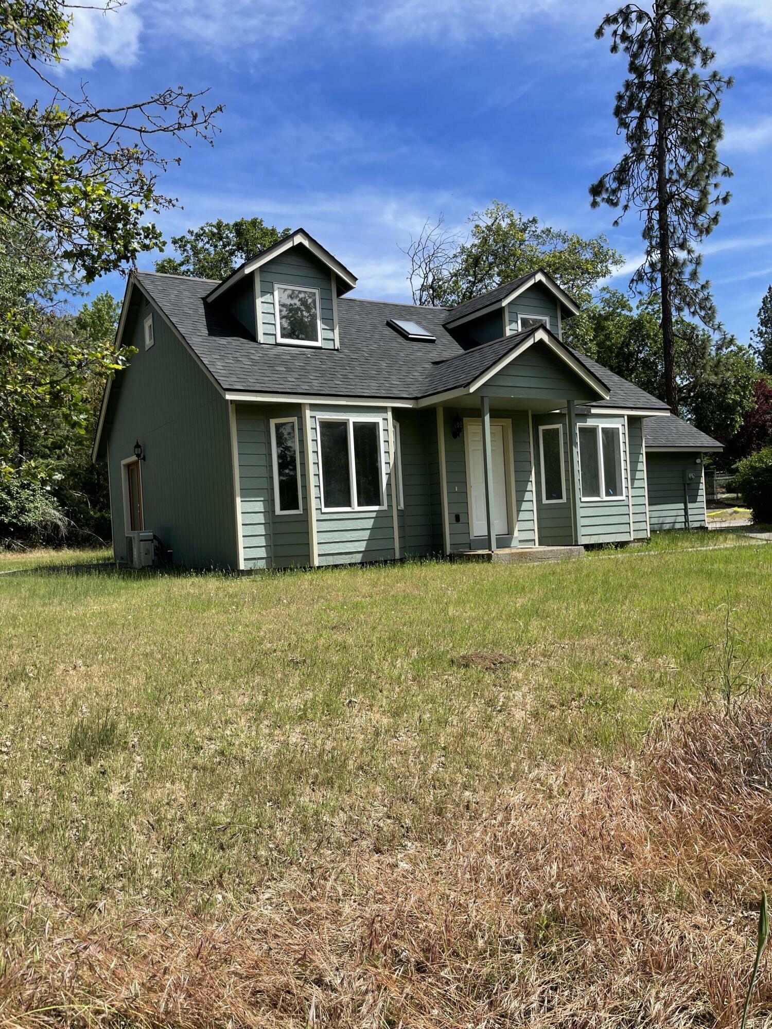 Property Photo: 195 Spring Oak Way OR 97532
