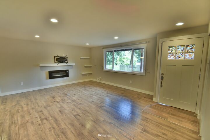 Property Photo:  9512 Edmonds Way  WA 98020 