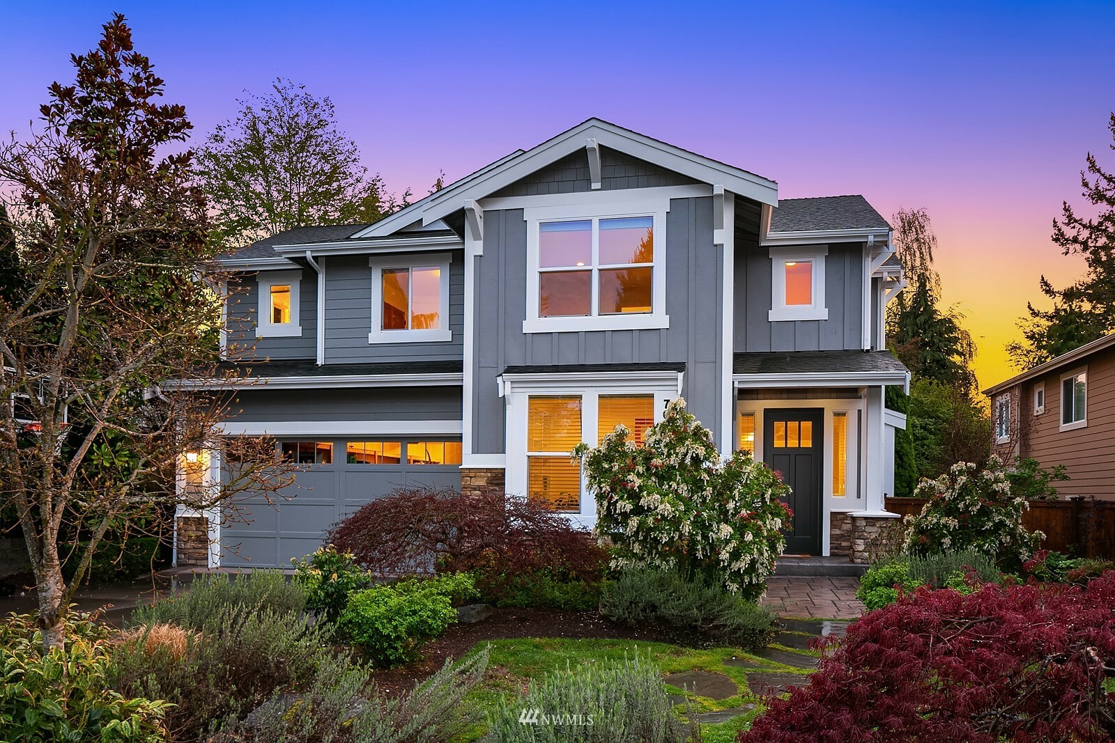 Property Photo:  709 18th Avenue W  WA 98033 