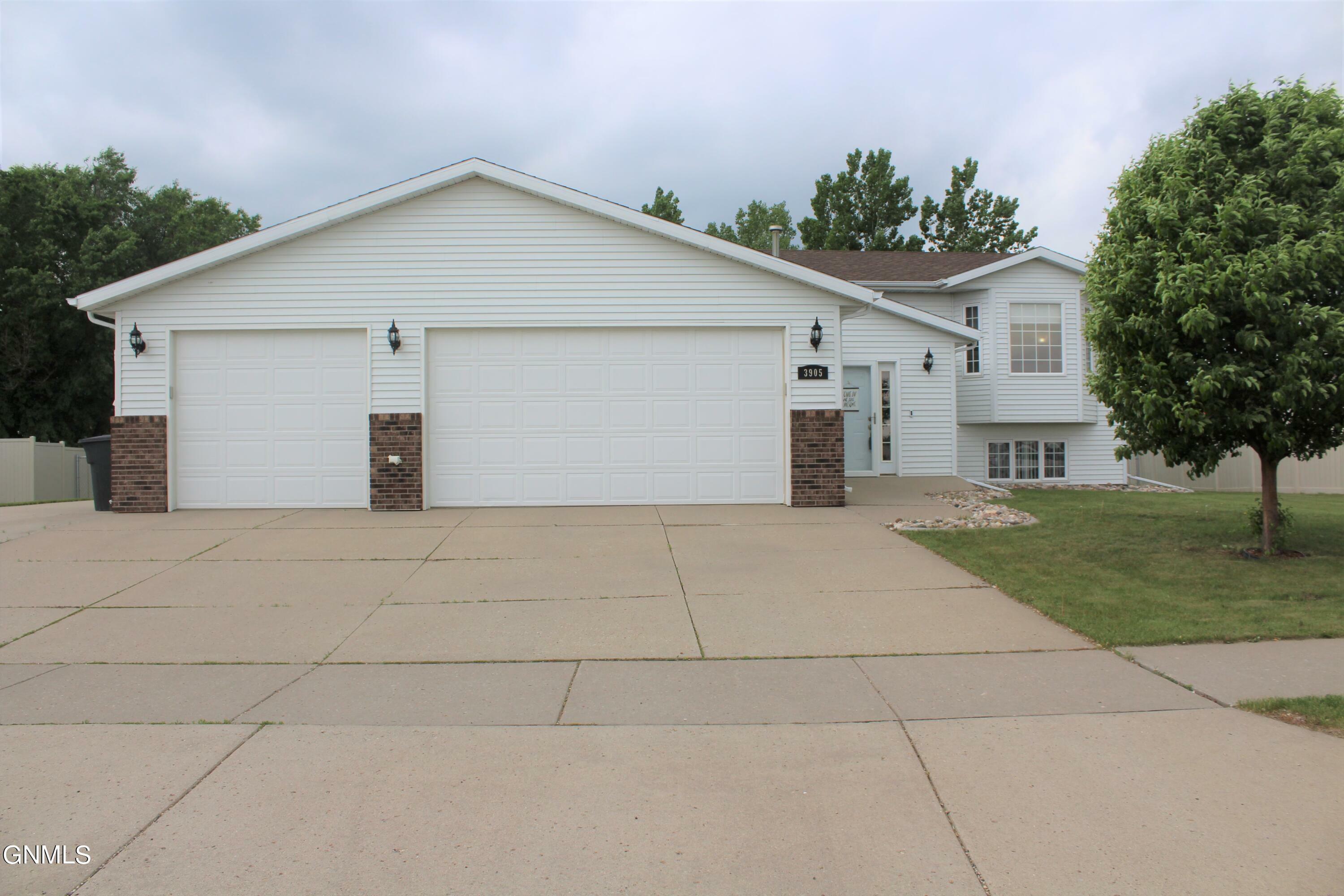 Property Photo:  3905 Lewis Road  ND 58554 