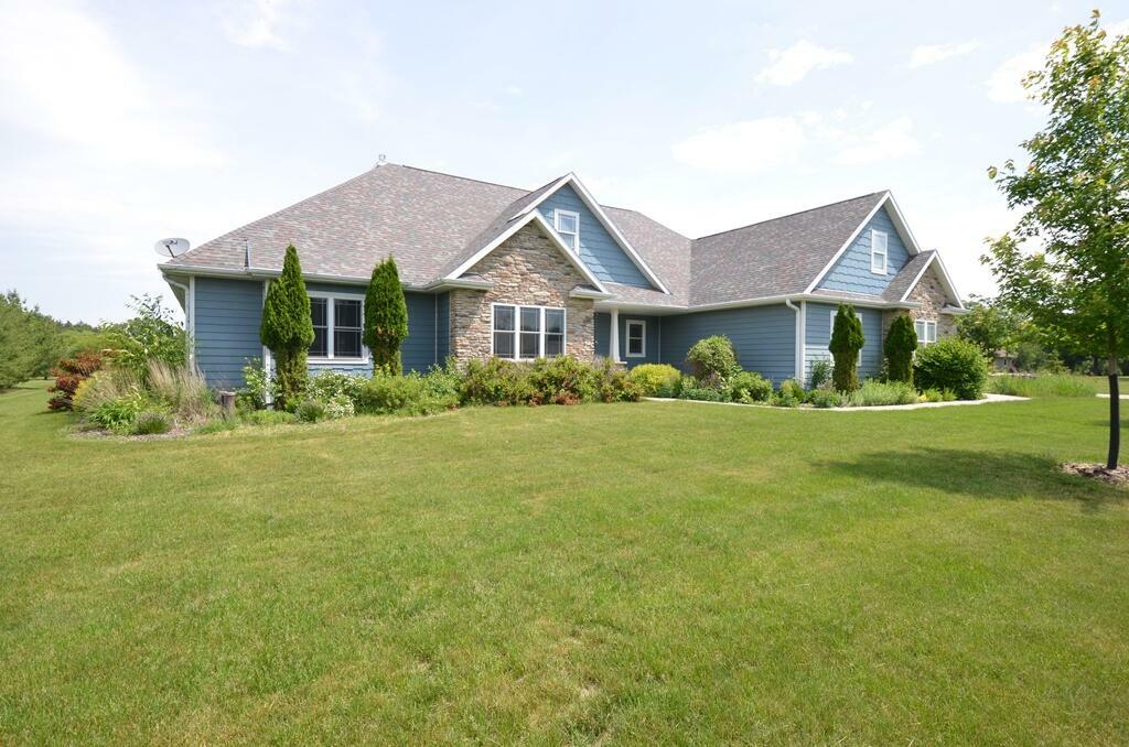 Property Photo:  36010 Ravinia Park Blvd  WI 53066 