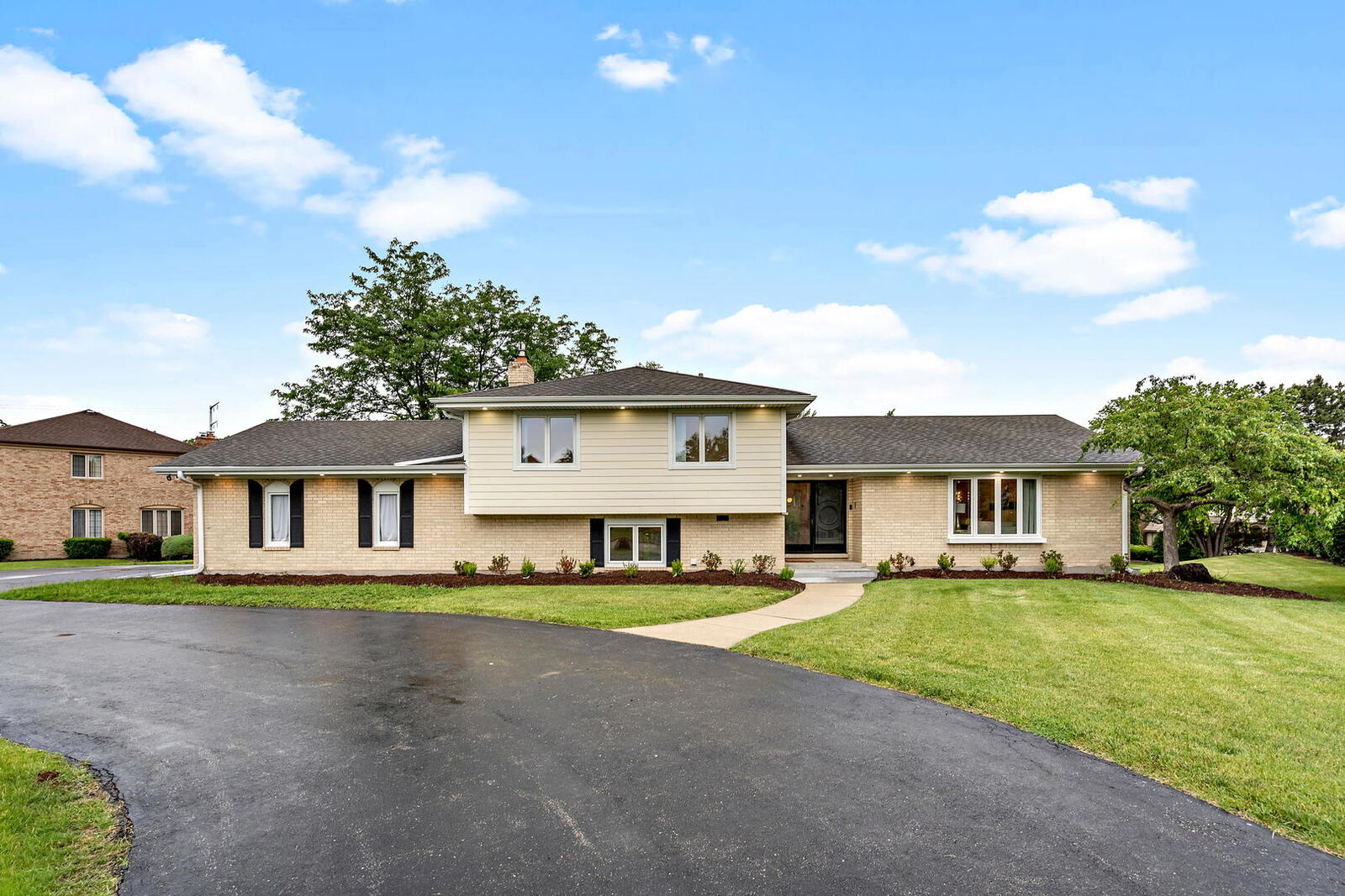 Property Photo: 504 Abbeywood Court IL 60523