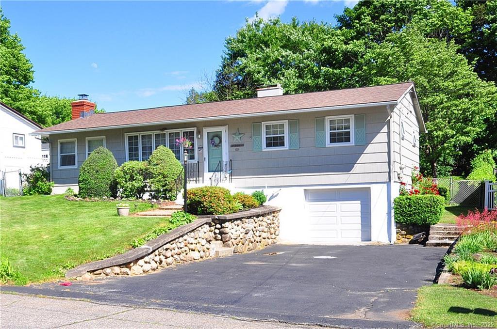 Property Photo: 69 Kings Court CT 06418