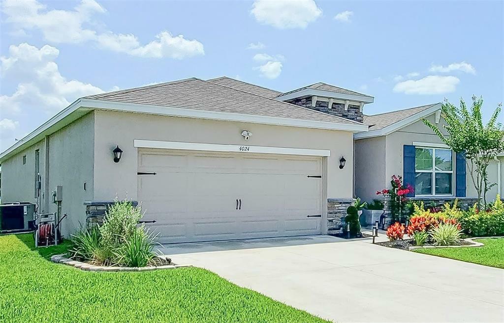 Property Photo:  4024 Mossy Limb Court  FL 34221 