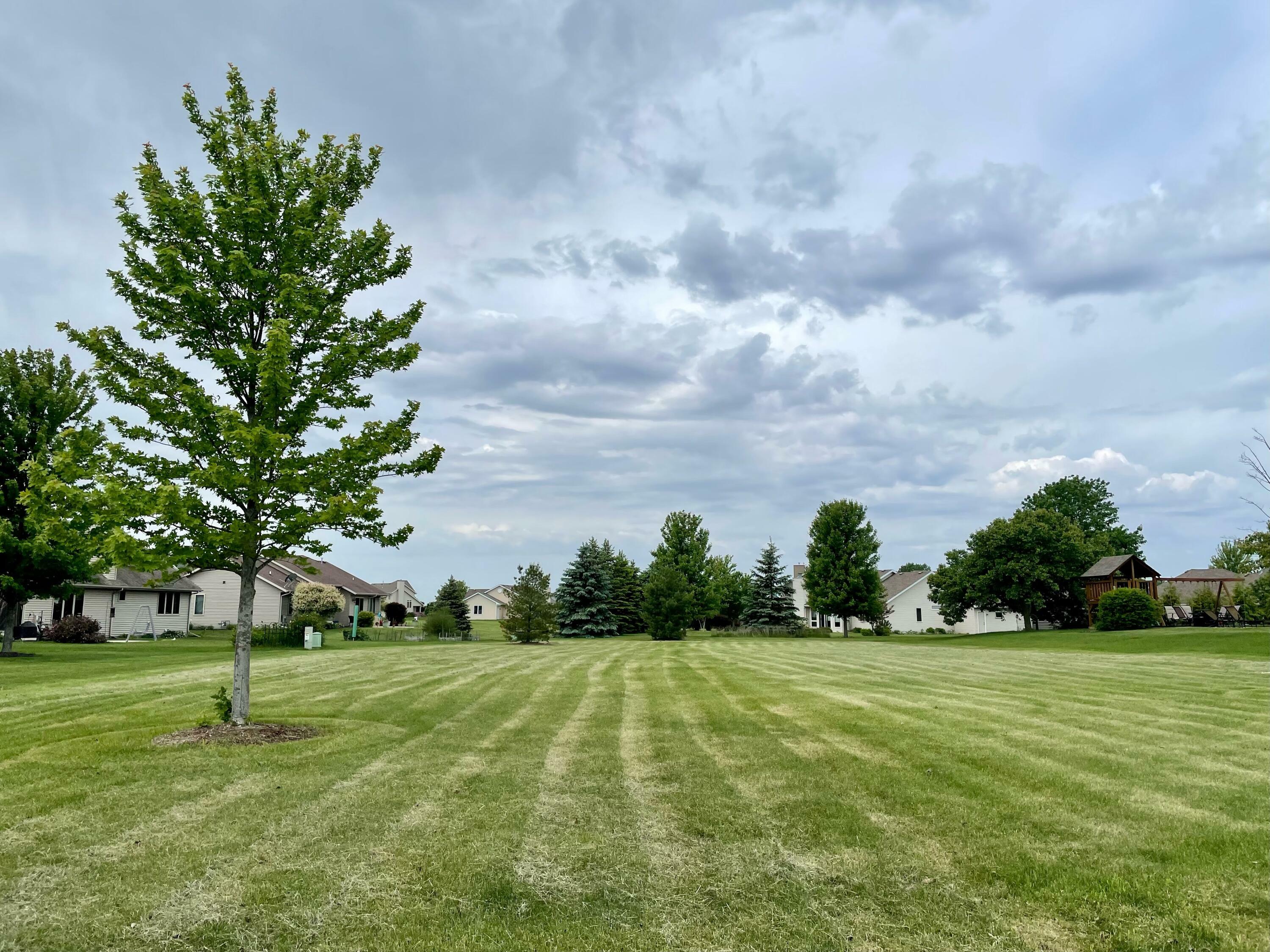 Property Photo:  271 E Redding Cir  WI 53004 