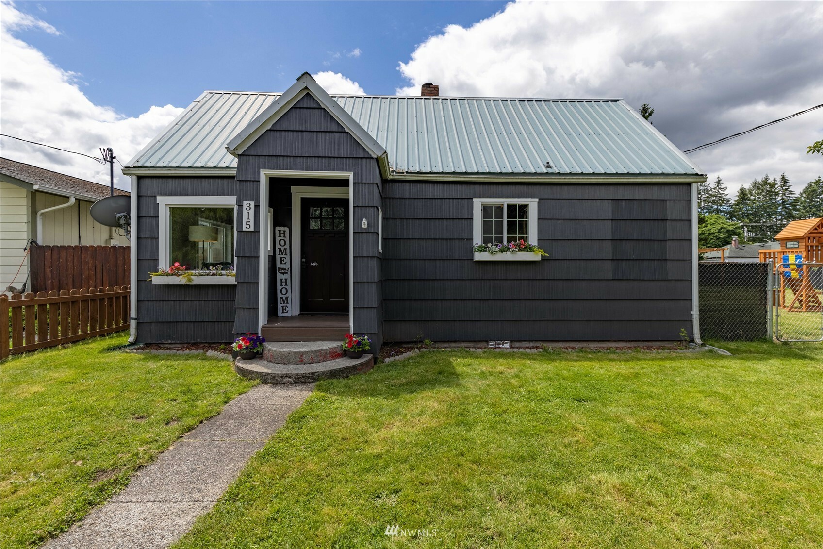 Property Photo:  315 SE Varner Avenue  WA 98360 