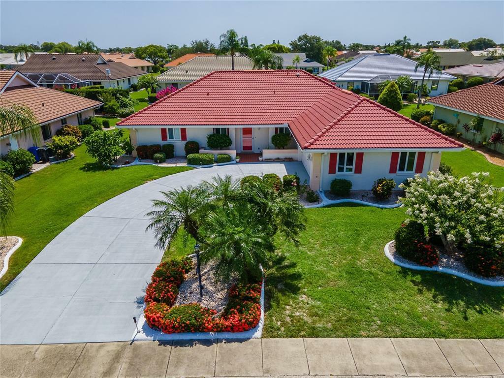 Property Photo:  1925 Wolf Laurel Drive  FL 33573 