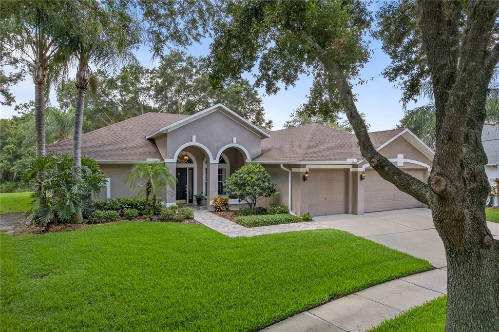 Property Photo:  8613 Herons Cove Place  FL 33647 