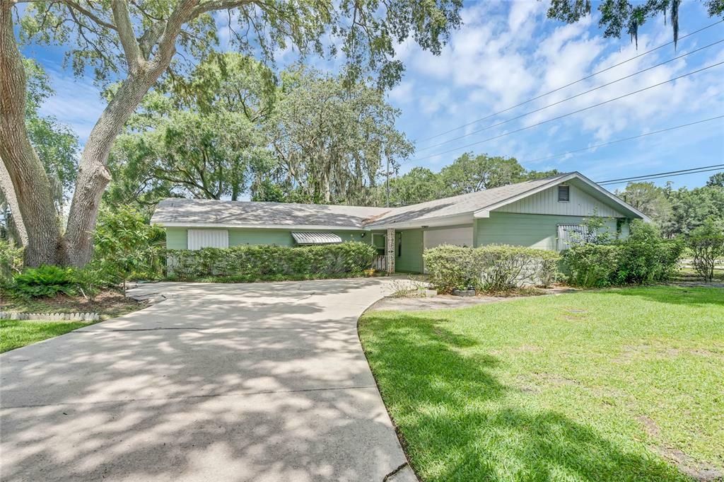 Property Photo:  5544 Harbor Drive  FL 33809 