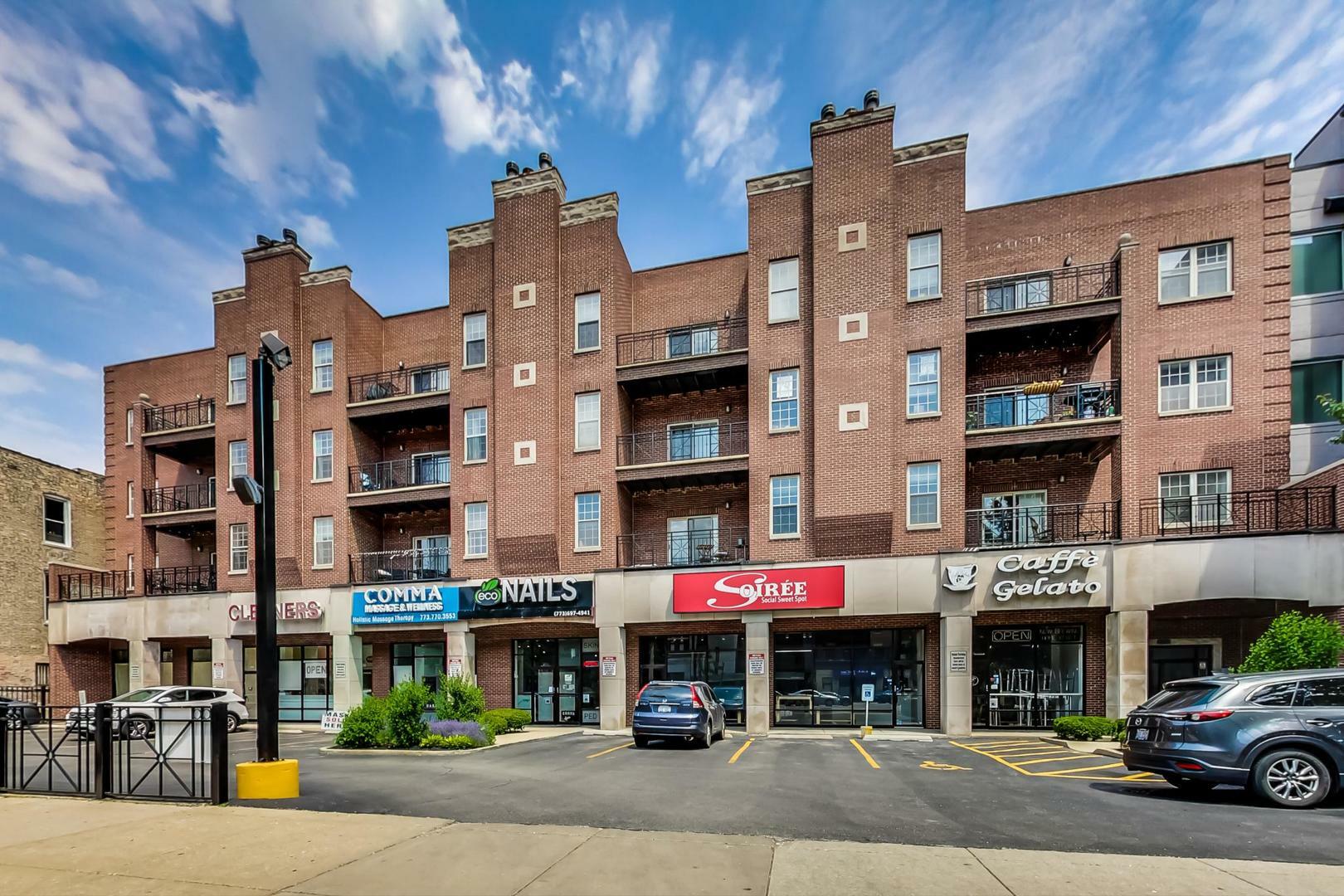 Property Photo: 2032 W Division Street 302S IL 60622