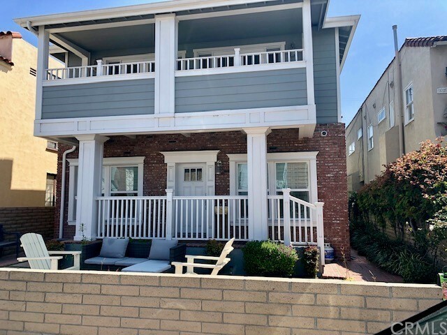 Property Photo: 122 Roycroft Avenue C CA 90803