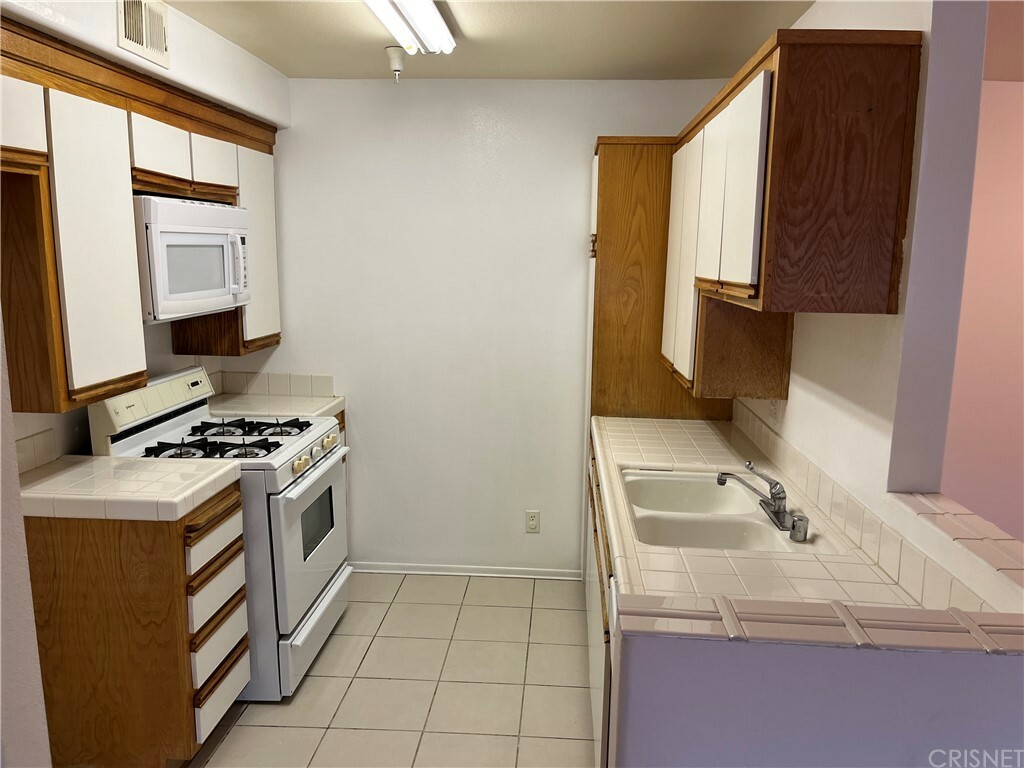 Property Photo: 15455 Sherman Way 11 CA 91406