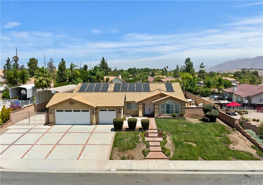 Property Photo:  569 Atwood Court  CA 92506 