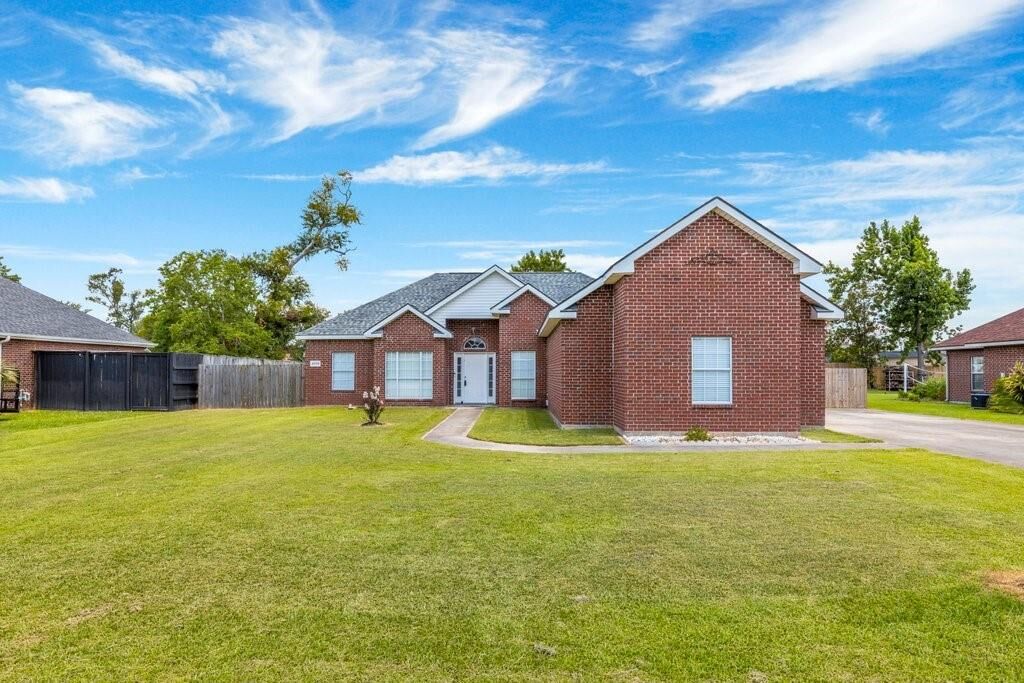 Property Photo:  2579 Acadienne Street  LA 70663 