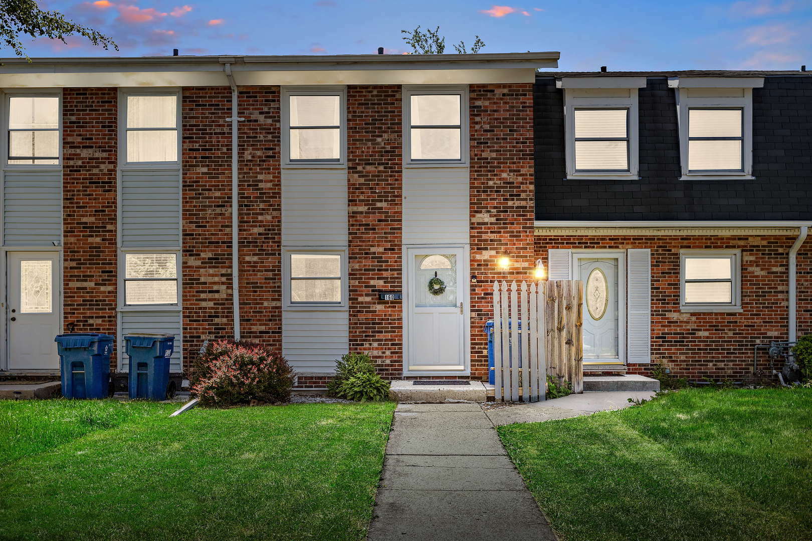 Property Photo: 160 S Hale Avenue IL 60103