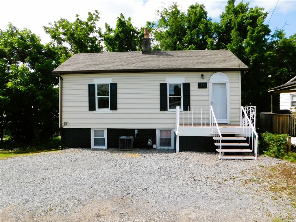 Property Photo:  129 1/2 Murdock St  PA 15317 