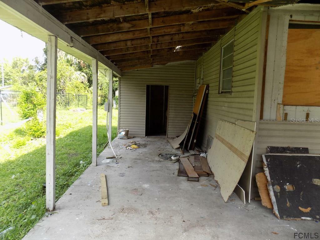 Property Photo: 304 Booe Street E FL 32110