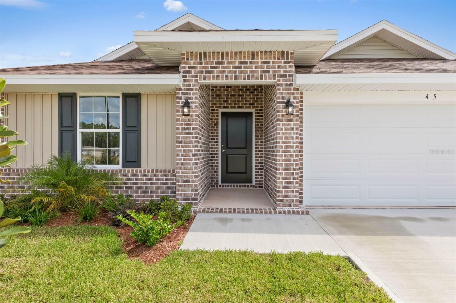 Property Photo: 45 Rivertown Road FL 32137