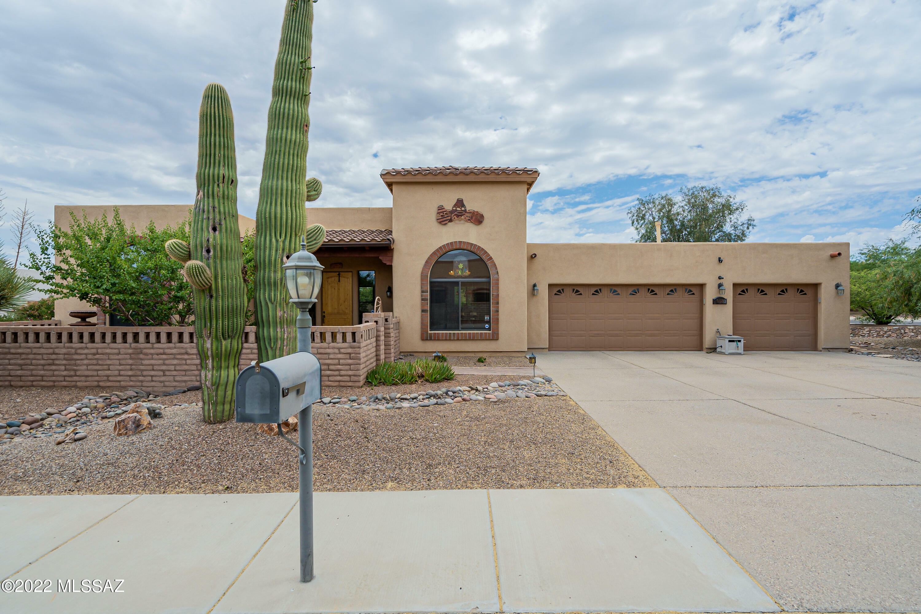 Property Photo:  1465 W Calle Del Mito  AZ 85629 