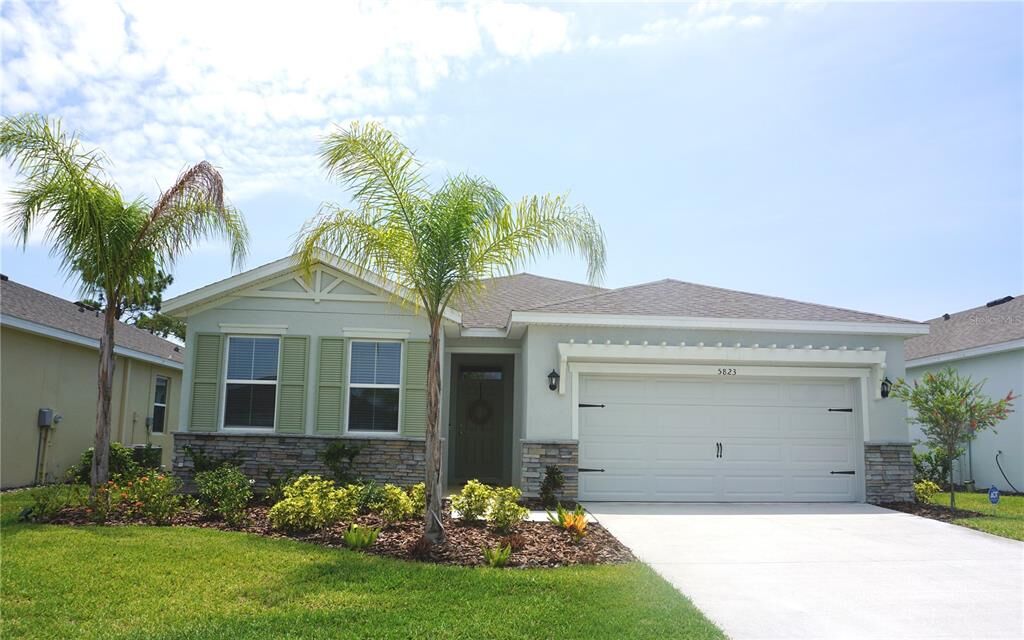 Property Photo: 5823 Oak Bridge Court FL 34211