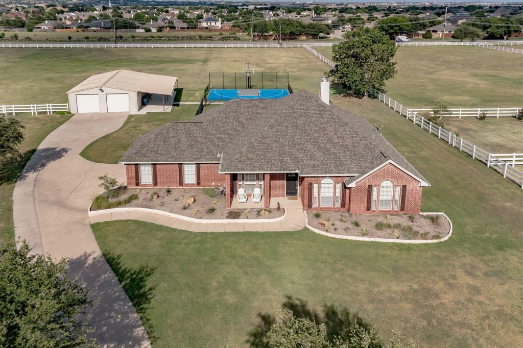 Property Photo: 10332 Round Hill Road TX 76131