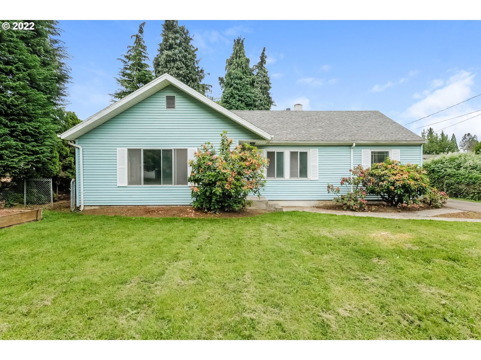 Property Photo: 3420 SE Filbert St OR 97222