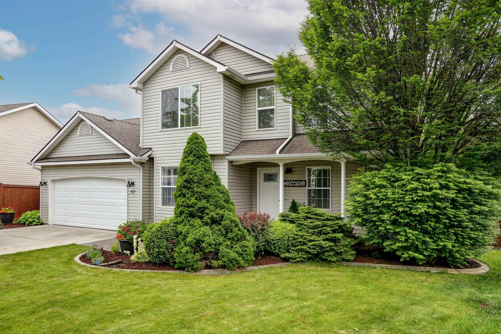 Property Photo: 927 N Malvern Circle Rd WA 99019