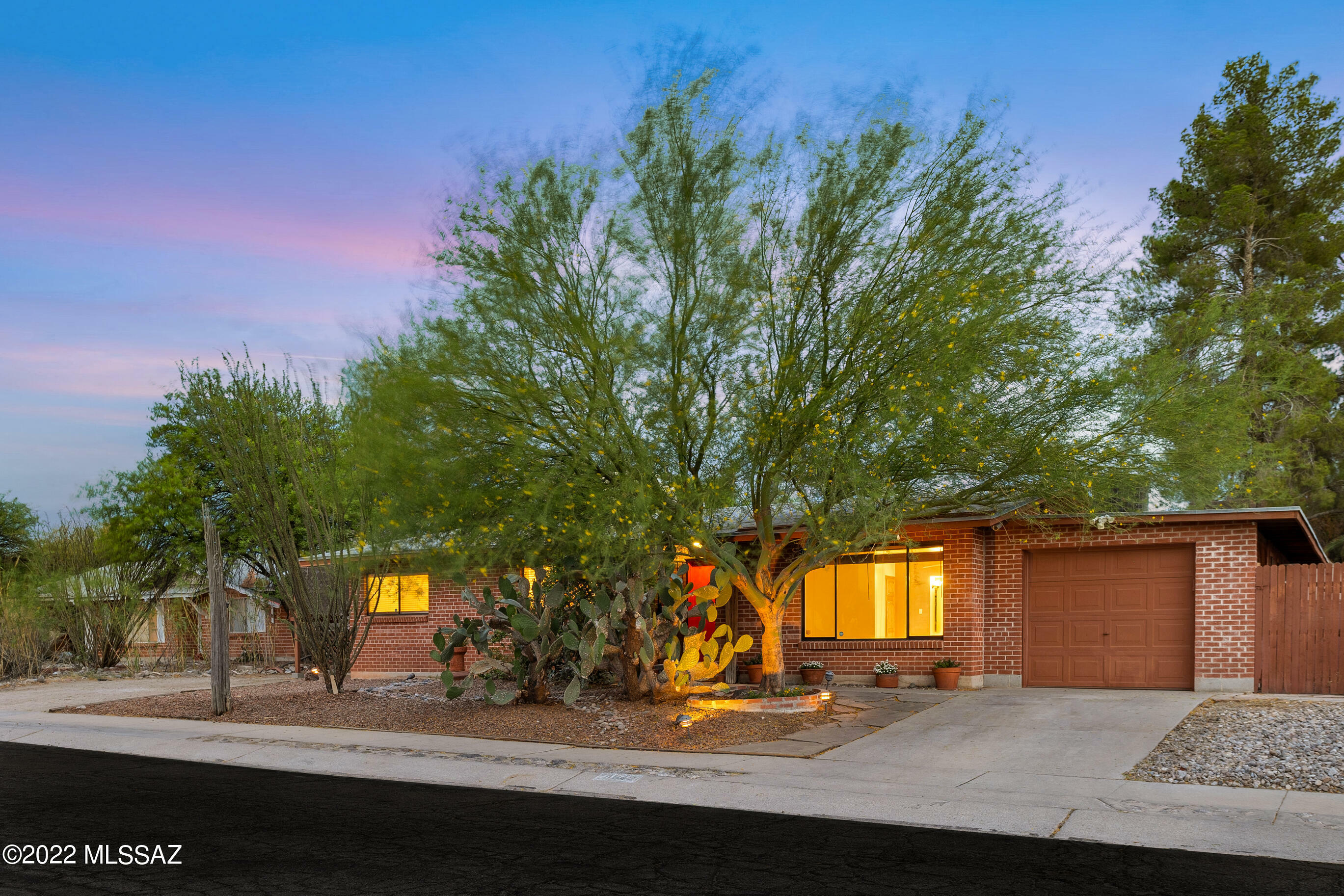 Property Photo:  8642 E 27th Place  AZ 85710 