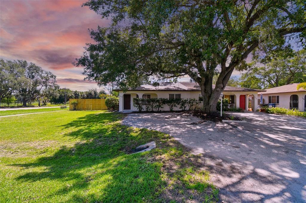 Property Photo: 1630 39th Avenue Drive E FL 34222