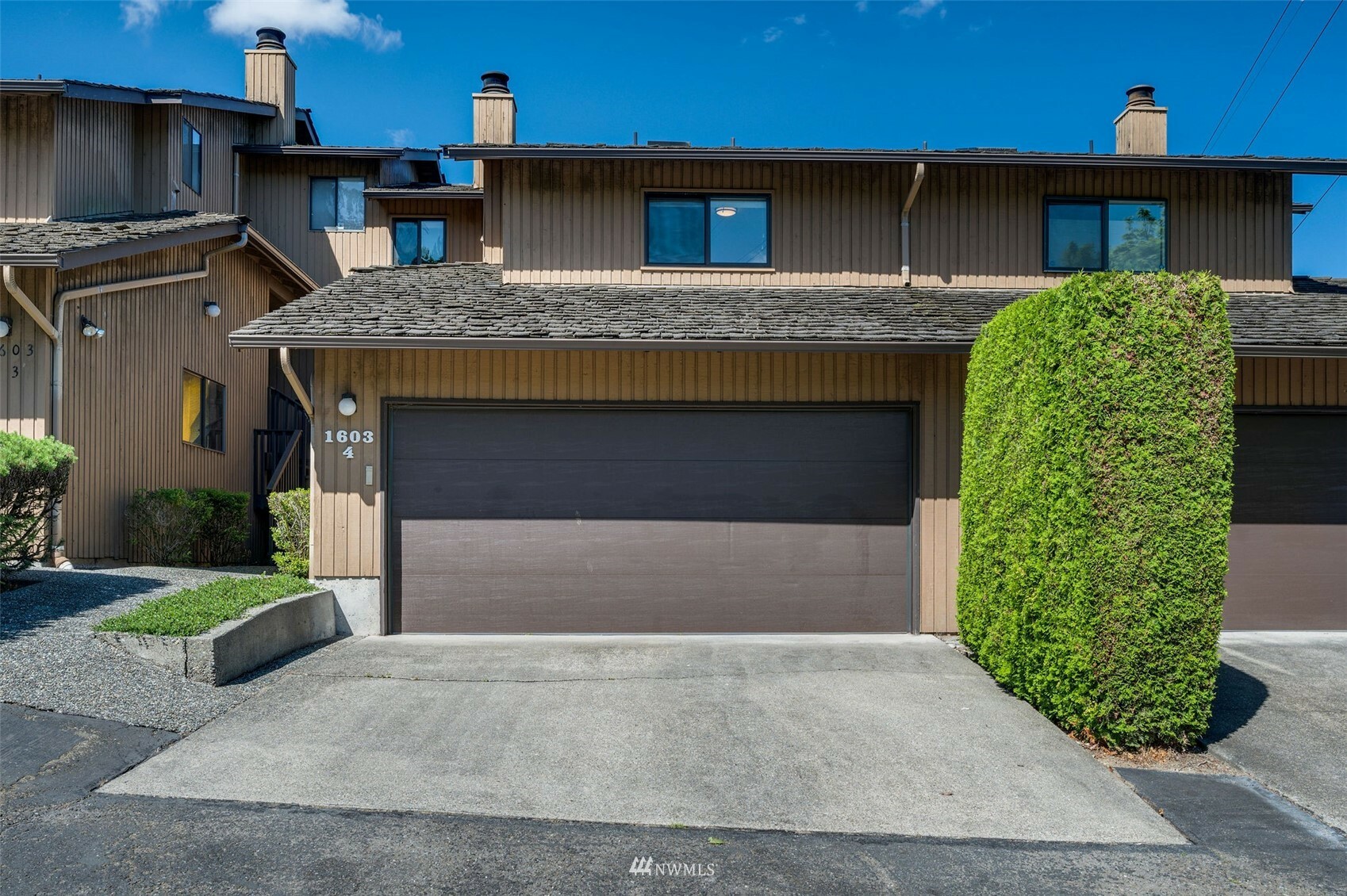 Property Photo:  1603 Eagle Ridge Drive S D4  WA 98055 