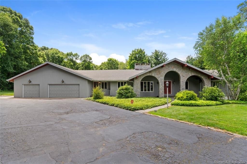 Property Photo:  20 Crestwood Drive  CT 06612