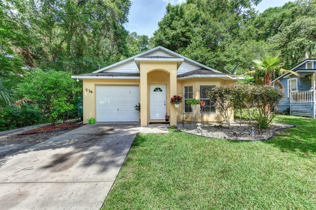 Property Photo:  734 S Stone Street  FL 32720 